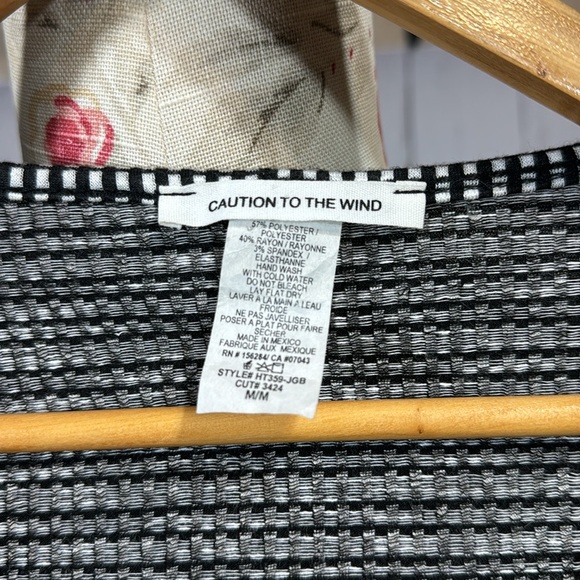 475. Anthropologie Caution to the wind long sleeve top, size M - Picture 2 of 4